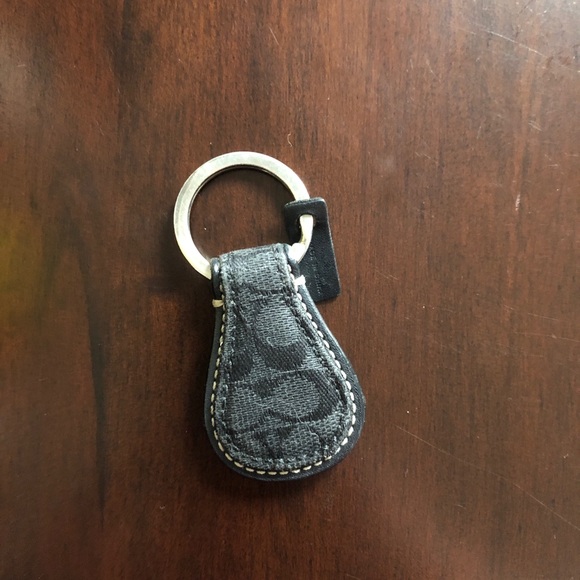 {C o a c h} signature black letting - Picture 2 of 2